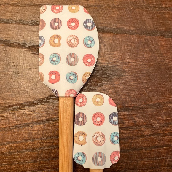 Valentine's Day Donut Themed Silicone Spatula Set of 2, Donut Stop Believen' - Picture 8 of 13